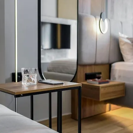 Aristotelian Virtues - Sophia 公寓