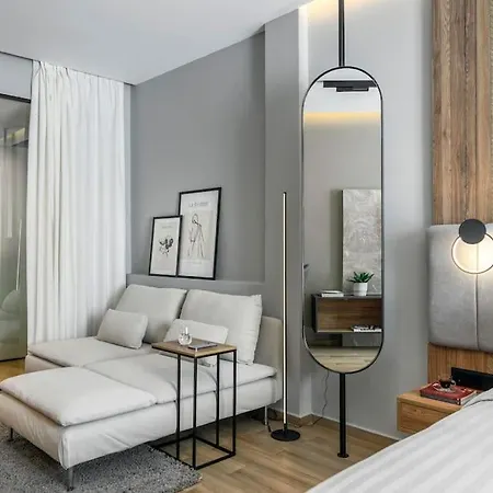 Aristotelian Virtues - Sophia 公寓