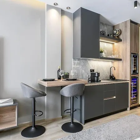 アパート Aristotelian Virtues - Sophia *