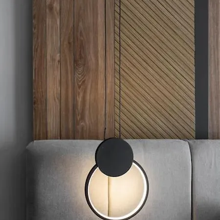 Aristotelian Virtues - Sophia アパート *