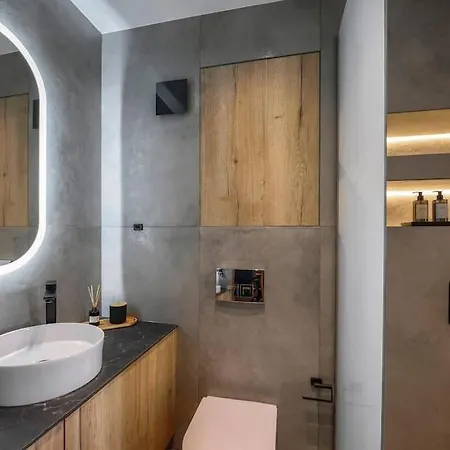 Aristotelian Virtues - Sophia テッサロニキ