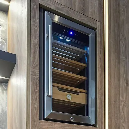 アパート Aristotelian Virtues - Sophia