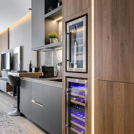 Aristotelian Virtues - Sophia アパート テッサロニキ